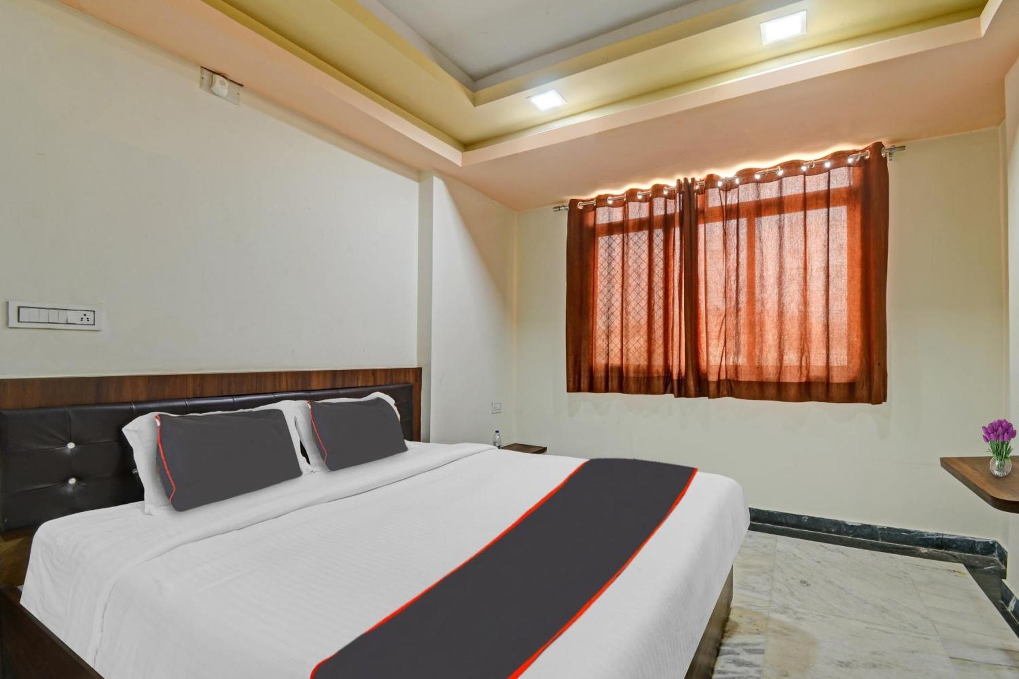 Collection O The Sunrise Hotel Udaipur Buitenkant foto